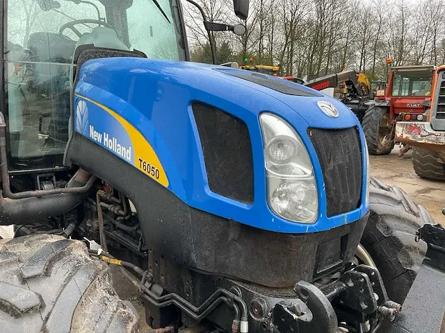 2013 new holland t6050 vierwielaangedreven landbouwtractor - afbeelding 2 van  27