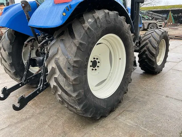 2013 new holland t6050 vierwielaangedreven landbouwtractor - afbeelding 6 van  27