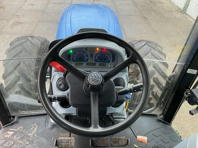2013 new holland t6050 vierwielaangedreven landbouwtractor - afbeelding 14 van  27