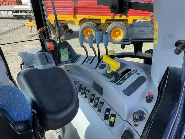 2013 new holland t6.160 blue power vierwielaangedreven landbouwtractor - afbeelding 15 van  35