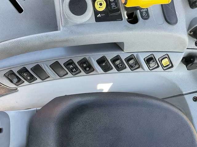 2013 new holland t6.160 blue power vierwielaangedreven landbouwtractor - afbeelding 22 van  35