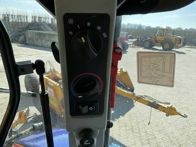 2013 new holland t6.160 blue power vierwielaangedreven landbouwtractor - afbeelding 29 van  35