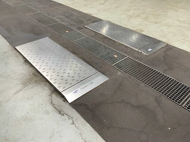 2013 newcom 1202 platenremtestbank - afbeelding 1 van  8