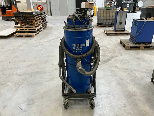 2013 nilfisk alto attix 115 industriële stofzuiger - afbeelding 2 van  8