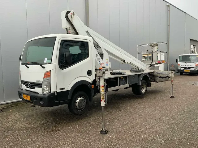 2013 nissan cabstar cmc pla250 autohoogwerker - afbeelding 1 van  25