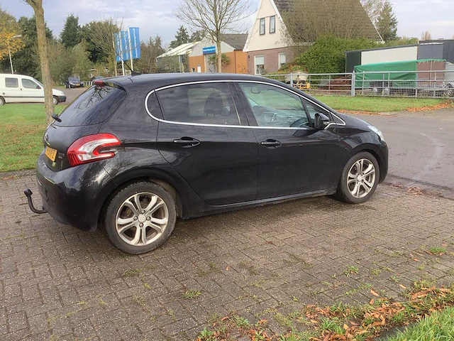 2013 peugeot 208 1.6 e-hdi allure personenauto - afbeelding 9 van  15
