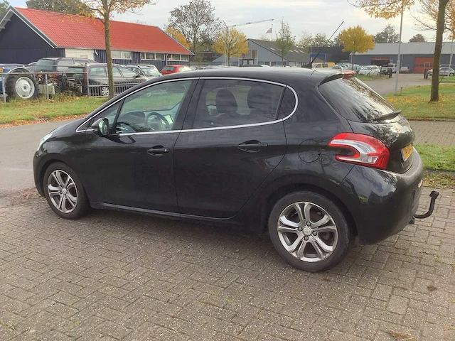 2013 peugeot 208 1.6 e-hdi allure personenauto - afbeelding 10 van  15