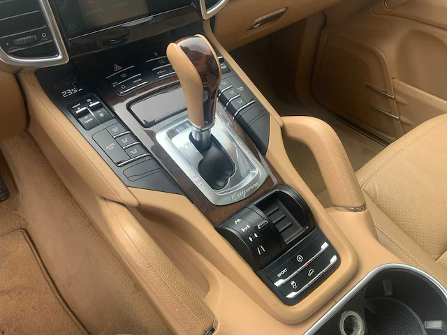 2013 porsche cayenne personenauto - afbeelding 24 van  49