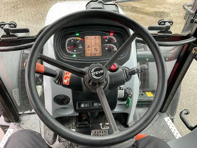2013 steyr 4085 kompact vierwielaangedreven landbouwtractor - afbeelding 15 van  41