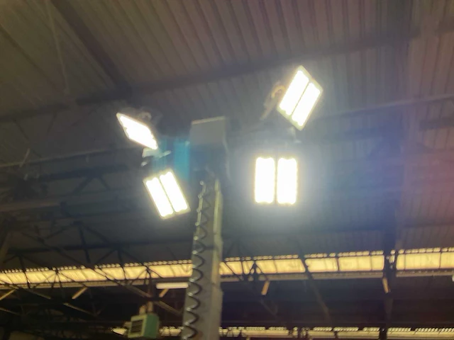 2013 tower light superlight vt1 floodlightset - afbeelding 9 van  12
