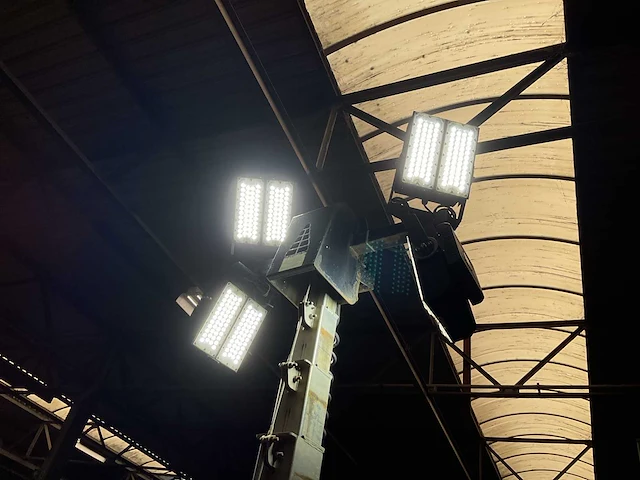 2013 tower light superlight vt1 floodlightset - afbeelding 12 van  13