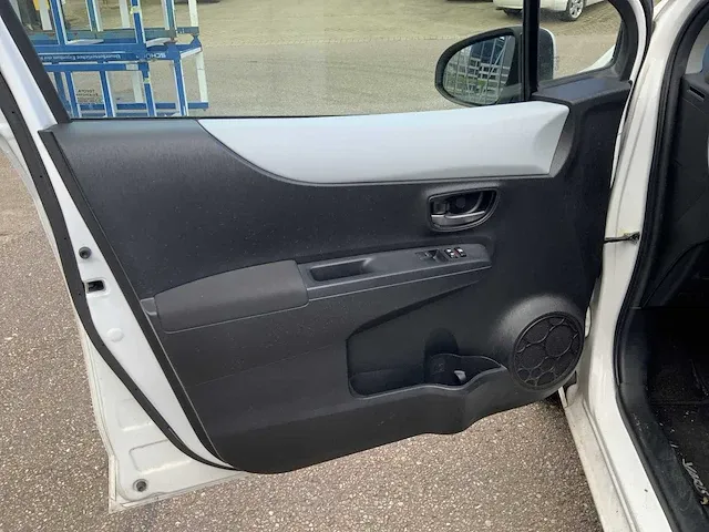 2013 toyota yaris personenauto - afbeelding 17 van  17