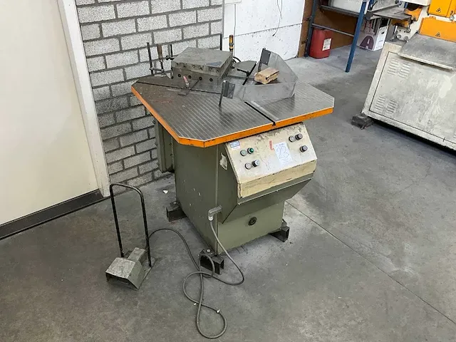 2013 tumakon tu 250/6 zaagmachine - afbeelding 1 van  7