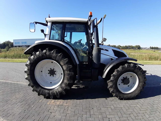 2013 valtra n143 direct twintrac vierwielaangedreven landbouwtractor - afbeelding 4 van  25