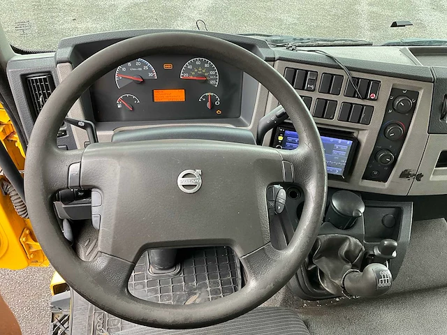 2013 volvo fl250 euro5 vrachtwagen met laadklep - afbeelding 20 van  38