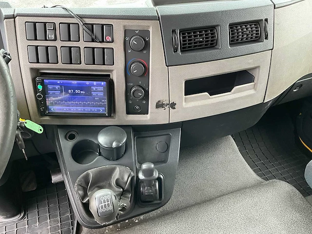 2013 volvo fl250 euro5 vrachtwagen met laadklep - afbeelding 24 van  38