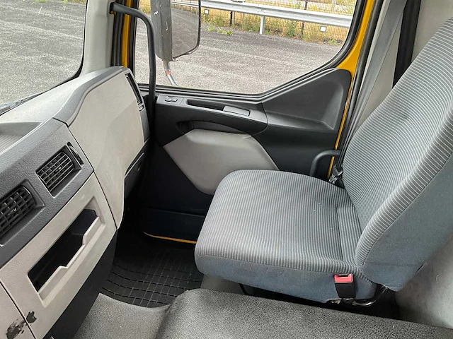 2013 volvo fl250 euro5 vrachtwagen met laadklep - afbeelding 25 van  38