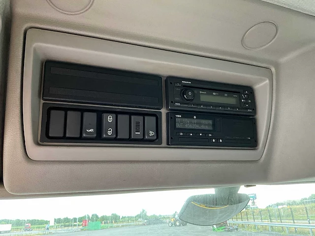 2013 volvo fl250 euro5 vrachtwagen met laadklep - afbeelding 26 van  38