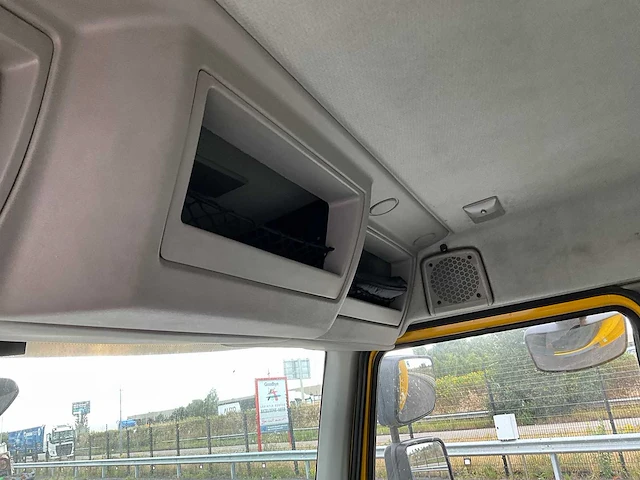 2013 volvo fl250 euro5 vrachtwagen met laadklep - afbeelding 27 van  38