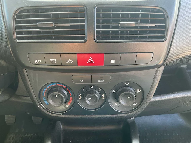 2014 - opel - combo - 1.4 l1h1 ecoflex sel benzine - bedrijfswagen - afbeelding 2 van  13