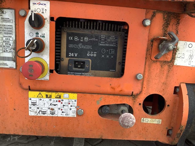 2014 - skyjack - sj3-3219 - schaarhoogwerker - afbeelding 5 van  5