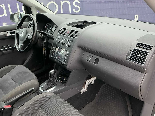 2014 - volkswagen - touran - 2.0 tdi comfl. bluem - personenauto - afbeelding 13 van  15