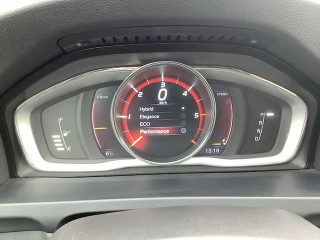 2014 - volvo - v60 - 2.4 d6 awd pl.i sum. - personenauto - afbeelding 9 van  28