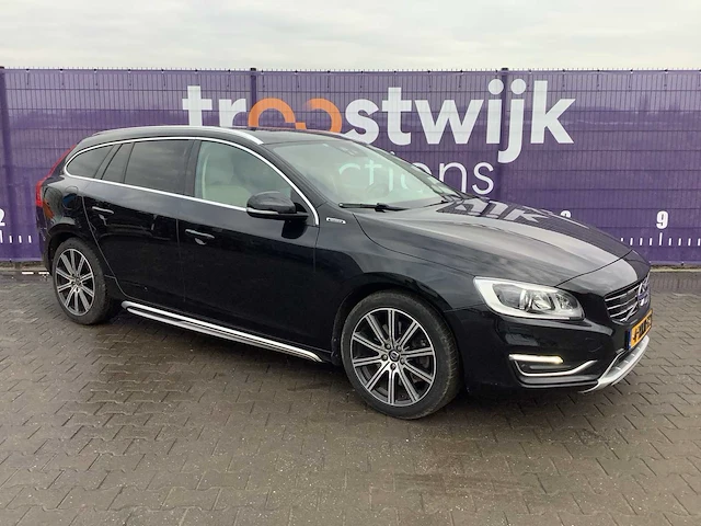 2014 - volvo - v60 - 2.4 d6 awd pl.i sum. - personenauto - afbeelding 12 van  28