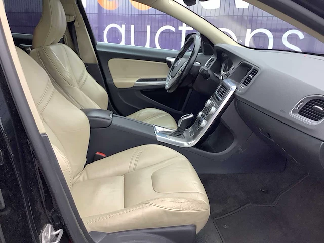 2014 - volvo - v60 - 2.4 d6 awd pl.i sum. - personenauto - afbeelding 27 van  28