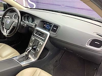 2014 - volvo - v60 - 2.4 d6 awd pl.i sum. - personenauto - afbeelding 28 van  28