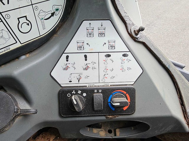 2014 bobcat s630 schranklader - afbeelding 15 van  27