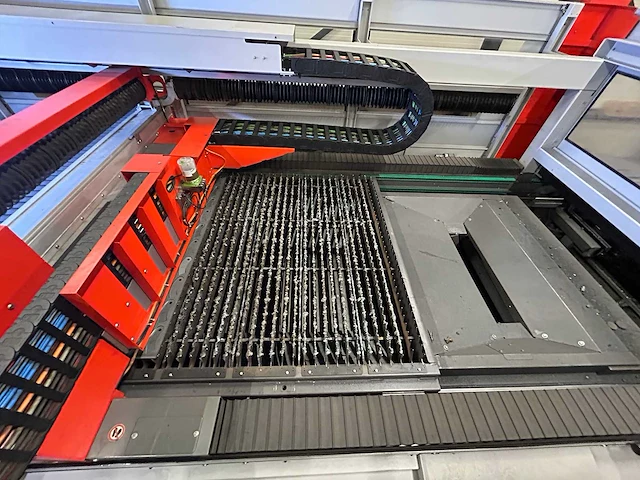 2014 bystronic autonom 3015 6 kw. lasersnijmachine - afbeelding 31 van  37