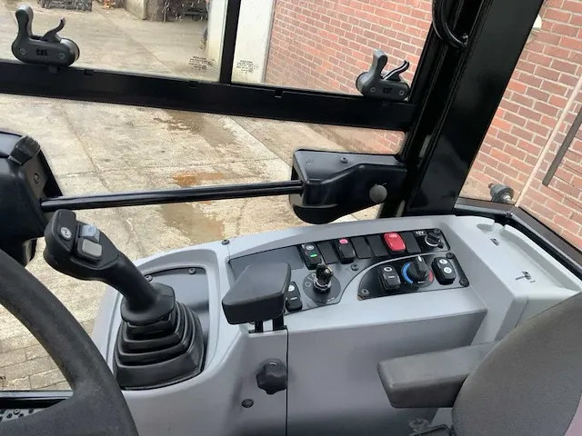2014 caterpillar 907h2 shovel - afbeelding 18 van  33