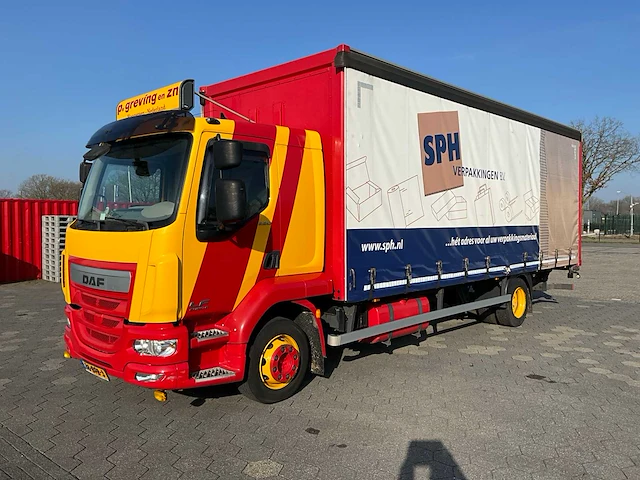 2014 daf lf 220 fa vrachtwagen met laadklep - afbeelding 1 van  44