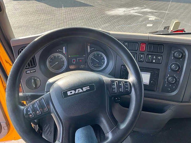 2014 daf lf 220 fa vrachtwagen met laadklep - afbeelding 19 van  44