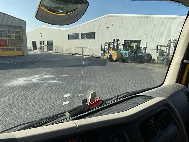 2014 daf lf 220 fa vrachtwagen met laadklep - afbeelding 28 van  44