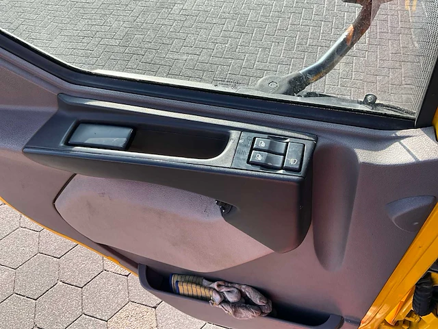 2014 daf lf 220 fa vrachtwagen met laadklep - afbeelding 29 van  44