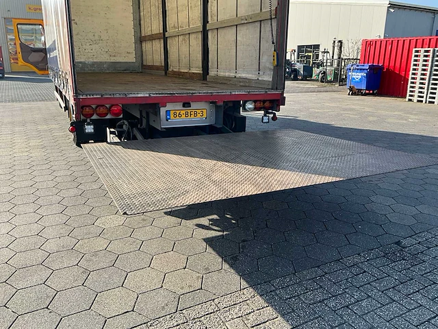 2014 daf lf 220 fa vrachtwagen met laadklep - afbeelding 31 van  44