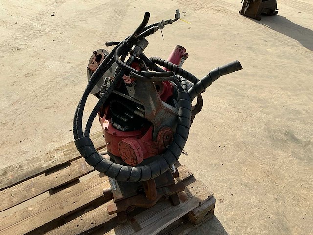 2014 eurosteel rt 20 tiltrotator cw10 - afbeelding 1 van  9