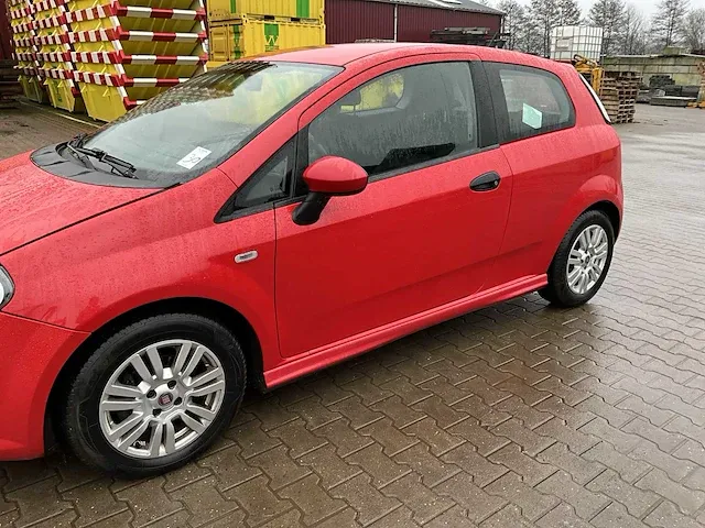 2014 fiat punto evo punto personenauto - afbeelding 12 van  24