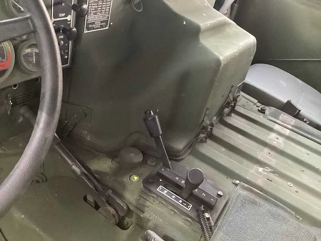 2014 humvee m1114 legervoertuig - afbeelding 12 van  23