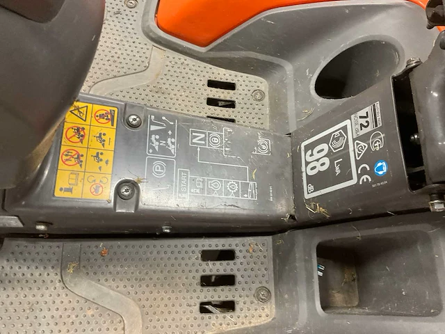 2014 husqvarna r 316 ts awd grasmaaimachine - afbeelding 10 van  12