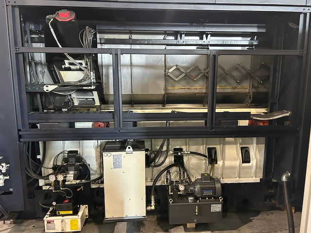 2014 hwacheon hi-tech 700 mc cnc draaibank - afbeelding 23 van  37