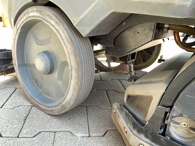 2014 kärcher professional b150r bp vloerreiniger - afbeelding 3 van  17
