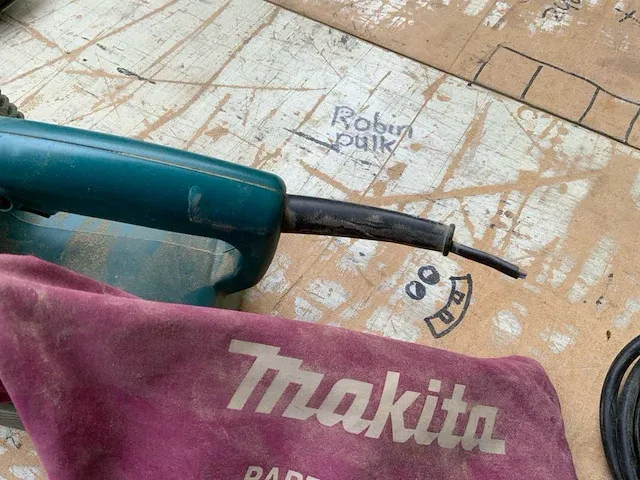 2014 makita 9404 bandschuurmachine - afbeelding 4 van  5