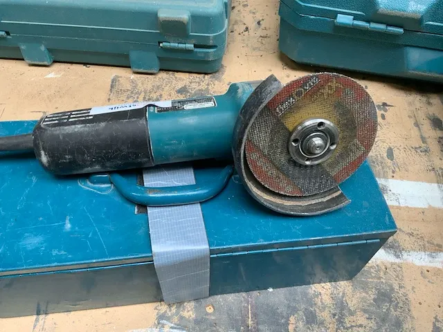 2014 makita 9558hnr haakse slijpmachine - afbeelding 4 van  4