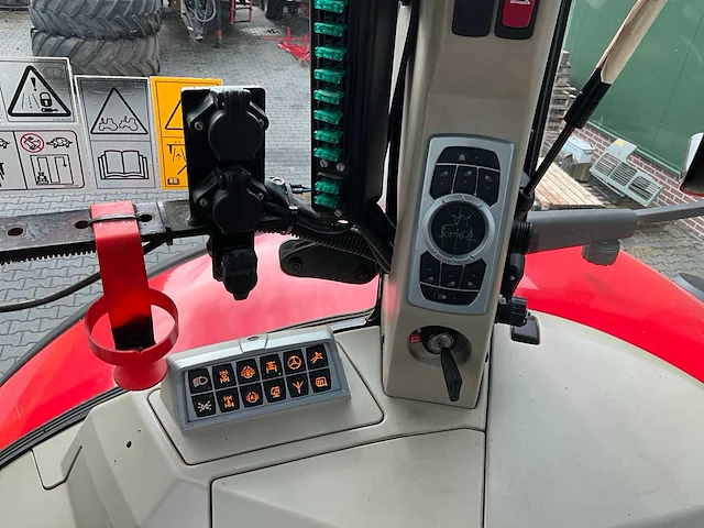 2014 massey ferguson 8690 dyna vt vierwielaangedreven landbouwtractor - afbeelding 35 van  50
