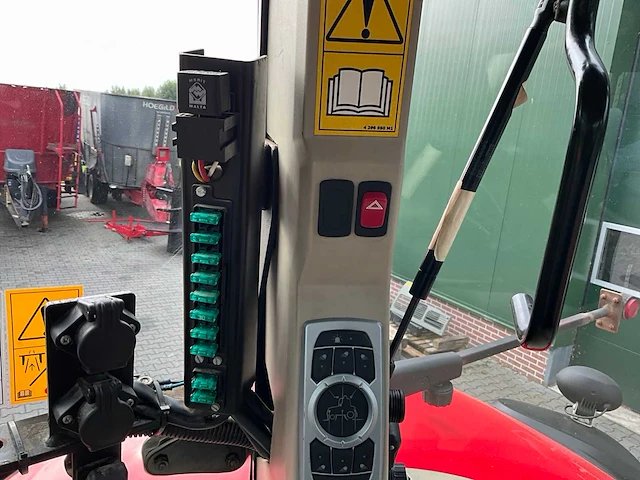 2014 massey ferguson 8690 dyna vt vierwielaangedreven landbouwtractor - afbeelding 36 van  50