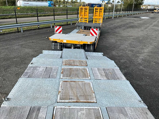 2014 mercedes-benz actros 2563 euro6 oprijwagen met dieplader - afbeelding 6 van  50