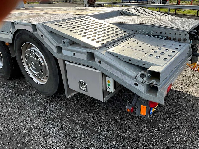 2014 mercedes-benz actros 2563 euro6 oprijwagen met dieplader - afbeelding 10 van  50